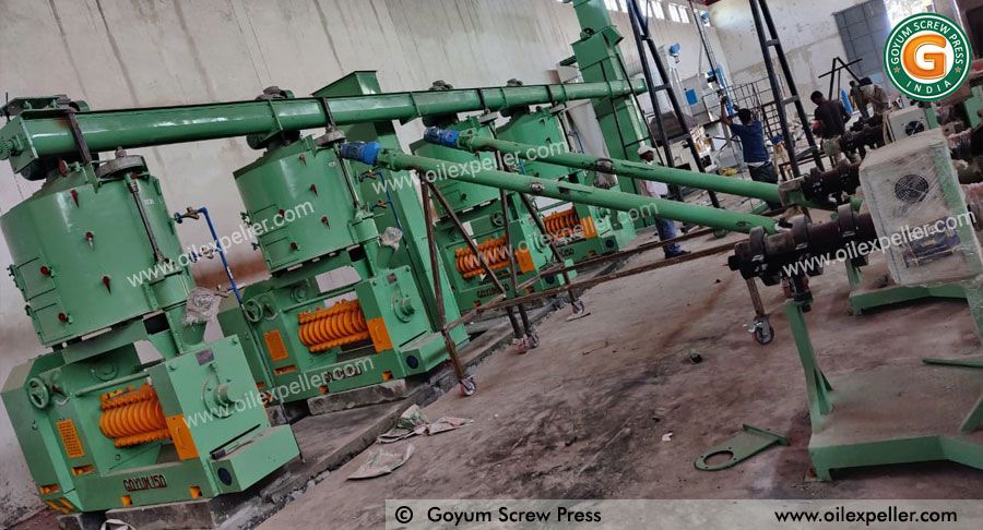 photo d'installation d'une usine de transformation d'huile de soja